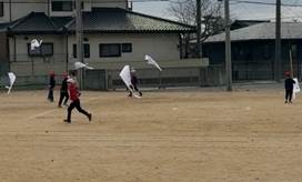 �싅�����Ă���q������

AI �����R���e���c�͌����܂މ\��������܂��B